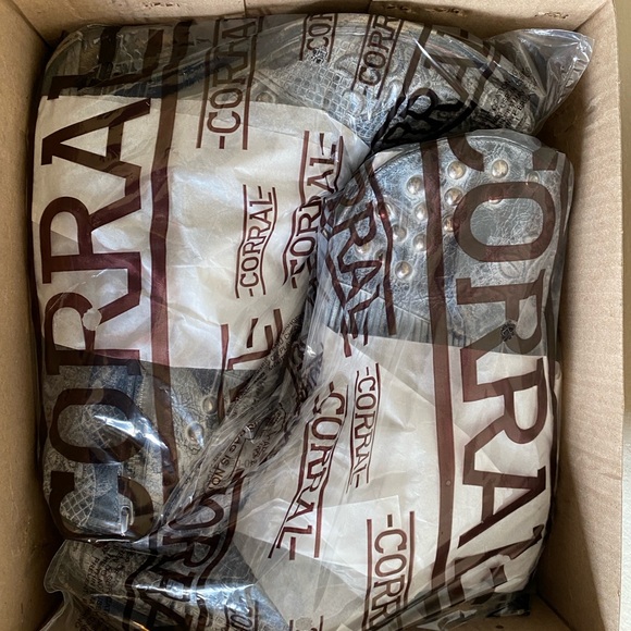 Corral Gray Ankle Booties with Fringe and Embroidery - Picture 5 of 8